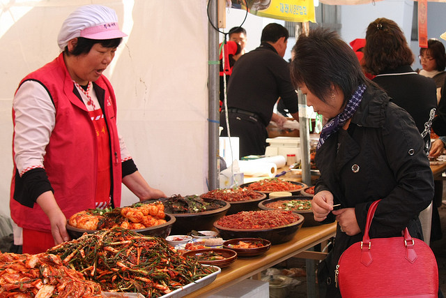Marché de kimchi pendant le festival