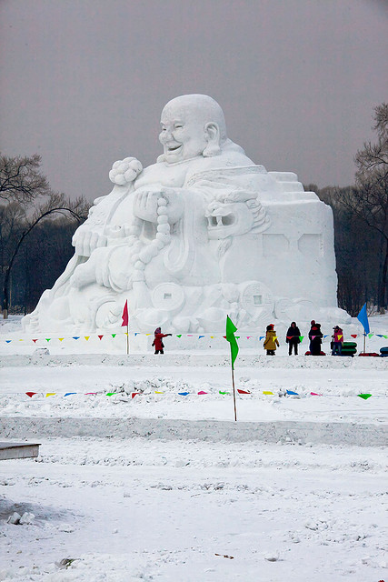 Immenses monuments en neige sont réalisés pour l'occasion