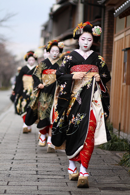 Les apprenties Geisha en Kimono