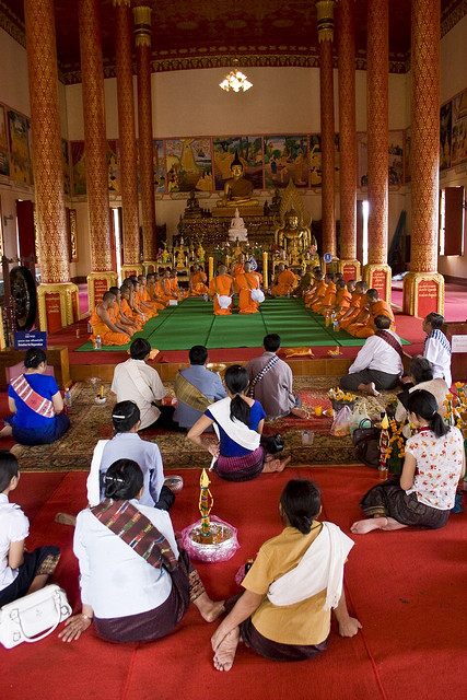 Cérémonies bouddhistes dans les temples