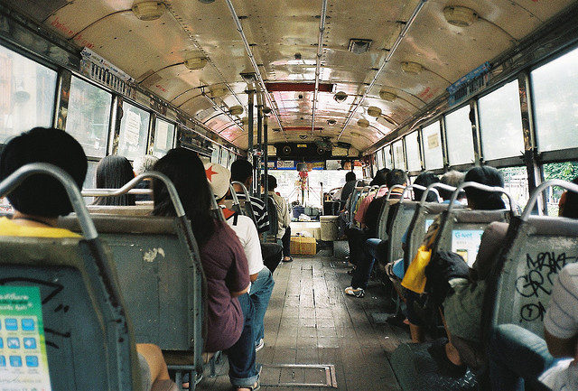 L'intérieur d'un bus de seconde classe