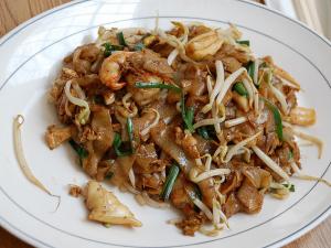 Recette Nouilles sautées aux crevettes à la façon singapourienne Char kway teow 