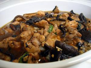 Recette Poulet aux champignons noirs et au gingembre cuits à la vapeur 
