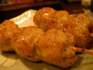 Brochettes de boulettes de poulet à la sauce japonaise