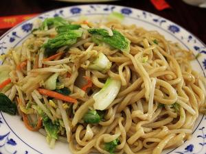 Recette Nouilles chinoises sautées aux légumes et aux noix de saint jacques  