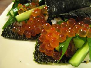 Recette Sushi en cornet (Temaki) oeufs de saumon-graines germées 