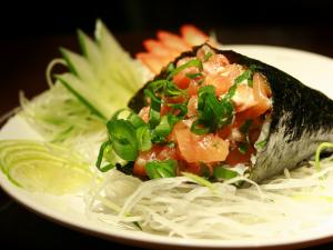 Recette Sushi en cornet (Temaki) saumon fumé-graines germées 