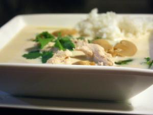 Recette  Soupe thaïlandaise de poulet à la citronnelle et au lait de coco  Kai tom khar