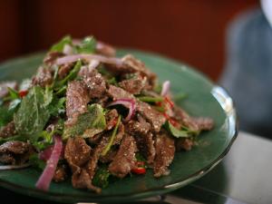 Salade de boeuf émincé à la façon thaïlandaise