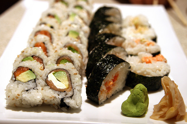 Sushi californien (maki inversé) : Recette de Sushi californien (maki  inversé)