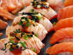Recette Sushi Nigiri au saumon braisé 