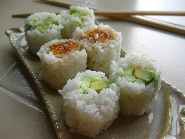 ☆ Recette Sushi Maki galette de riz - thon - avocat - concombre (sans  algue) - Recettes asiatiques & Restaurants asiatiques ☆ Asie360