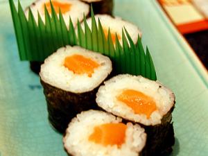 Sushi Maki au saumon et à la ciboulette 