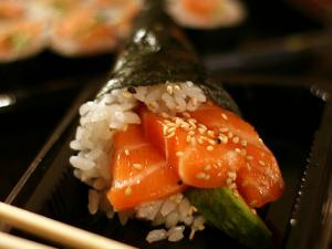 Sushi en cornet (Temaki) saumon-avocat