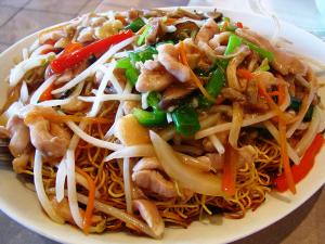 Recette  Nouilles chinoises sautées aux légumes et au poulet 